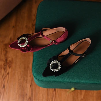 Весенне-осенние винтажные бархатные женские туфли на плоской подошве с ремешком и пряжкой на низком каблуке 1,5 см, женские туфли на плоской подошве во французском стиле, Элегантные женские туфли с жемчугом